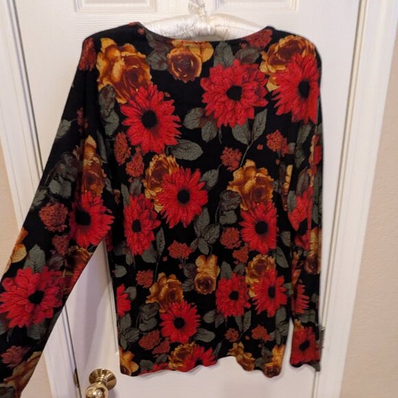 Cathy Daniels Lightweight Sweater Floral on Black - Picture 3 of 9